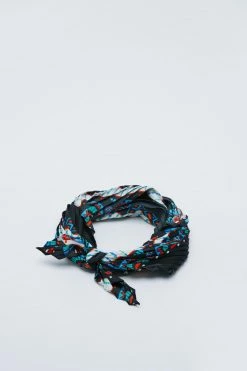 Alternative view of Abstract Print Head Scarf