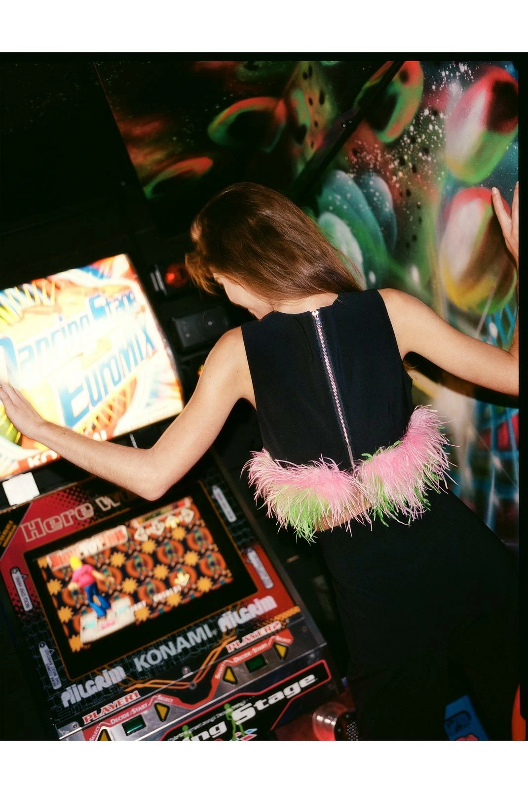 Contrast Feather Trim Shift Tip 3 Contrast Feather Trim Shift Tip - Image 3