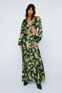 Alternative view of Floral Tie Front Puff Sleeve Blouse