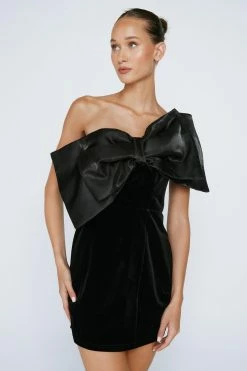 Petite Contrast One Shoulder Bow Velvet Mini Dress