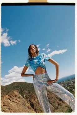 Tie Dye Cropped Short Sleeve T-Shirt 10 Tie Dye Cropped Short Sleeve T-Shirt -Nasty Gal Sales Store Sales womens blue tie dye cropped short sleeve t shirt