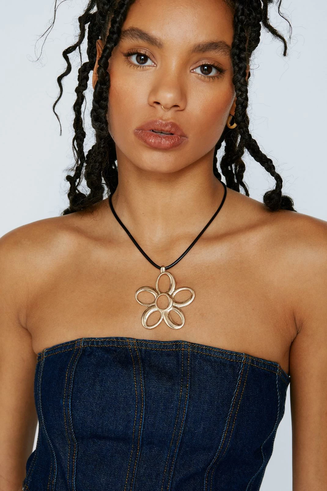 Flower Detail Rope Necklace 1 Flower Detail Rope Necklace