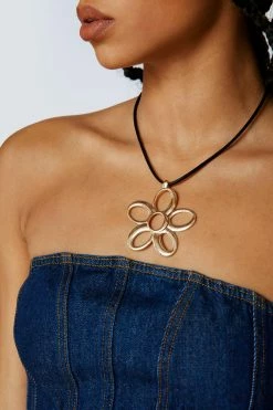 Flower Detail Rope Necklace 7 Flower Detail Rope Necklace -Nasty Gal Sales Store Sales womens gold flower detail rope necklace 1 3