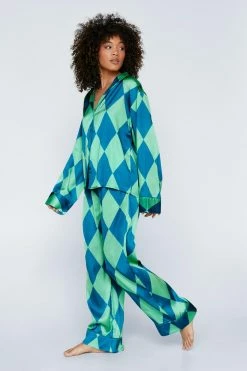 Satin Diamond Plaid Pajama Shirt And Pants Set 6 Satin Diamond Plaid Pajama Shirt And Pants Set -Nasty Gal Sales Store Sales womens green satin diamond plaid pajama shirt and pants set 2