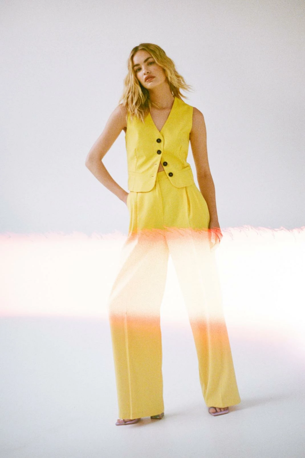 Cropped Tailored Single Breasted Vest 19 Cropped Tailored Single Breasted Vest - Image 19